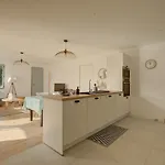 Maison De L'aiguillon Guest house